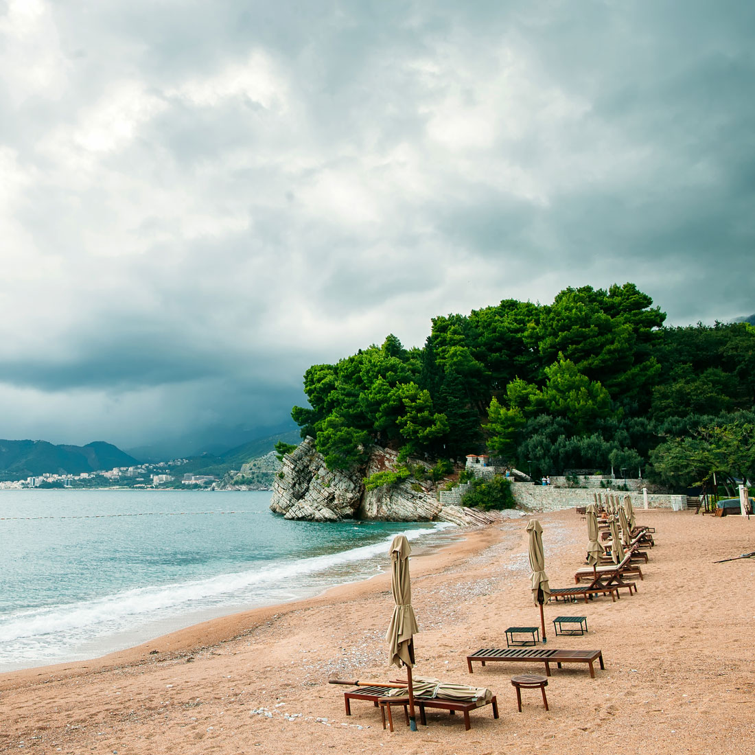 luxury-beach-resort-with-sunbeds-and-umbrellas-wit-2021-08-28-17-35-22-utc.jpg